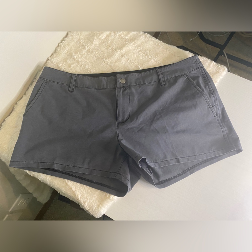Dakine shorts